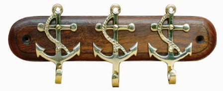 Crochet pour Porte-clés -  3 ancres en laiton sur bois - décoration marine